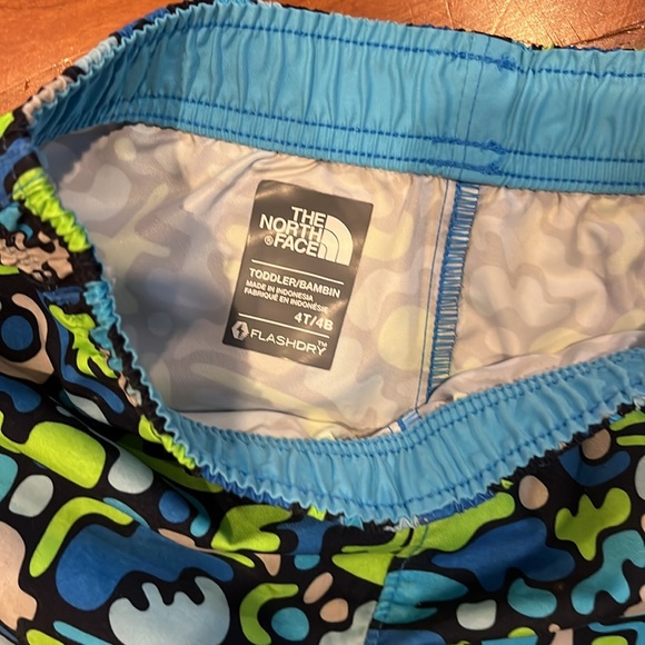 North face flash, dry boys shorts size 4T - Picture 3 of 3